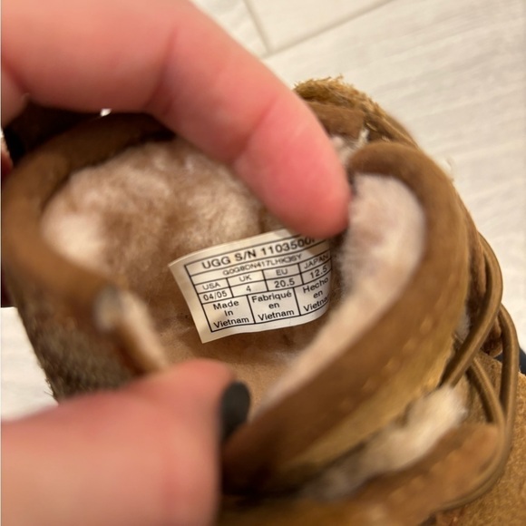 UGG babies size 4/5 like new​​​​​​ - Picture 5 of 5